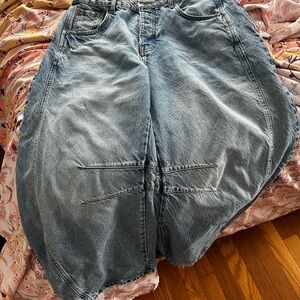 We the Free Barrel Light Wash Baggy Denim Size 28